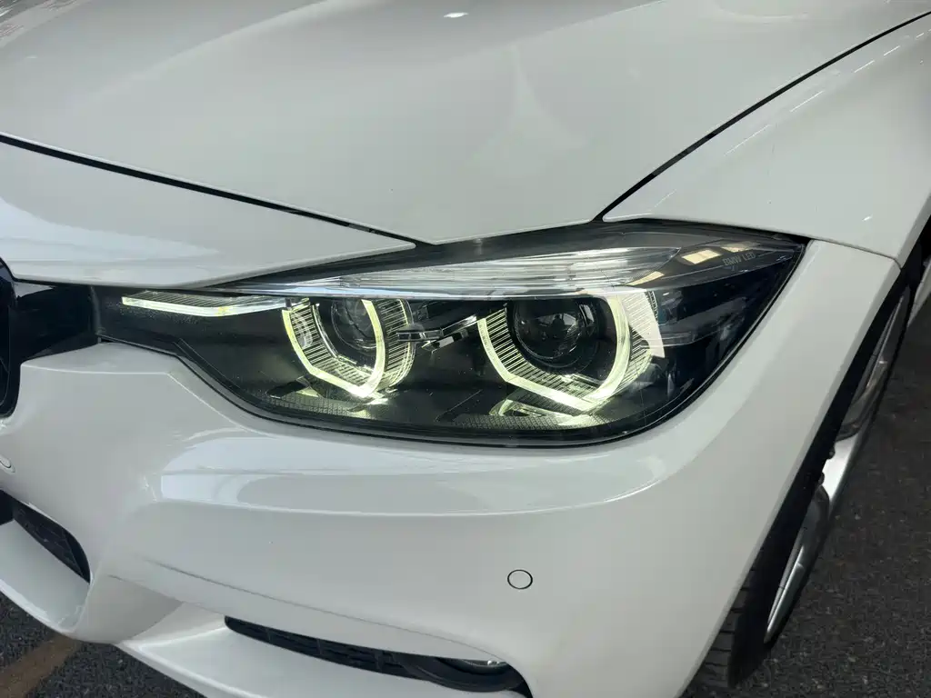 BMW 3 Series 2018 — фото 9