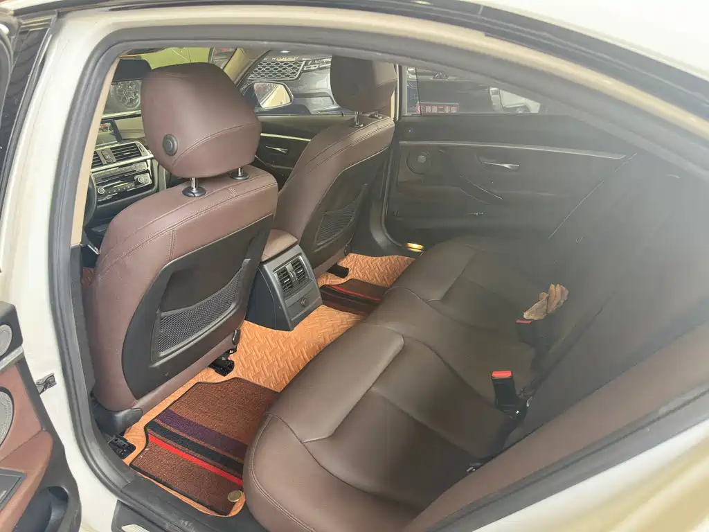 BMW 3 Series 2018 — фото 17
