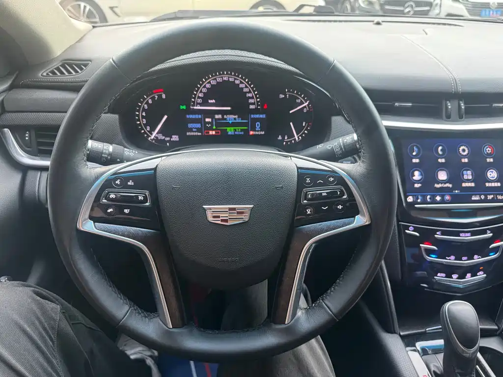 Cadillac XTS 2018 — фото 25
