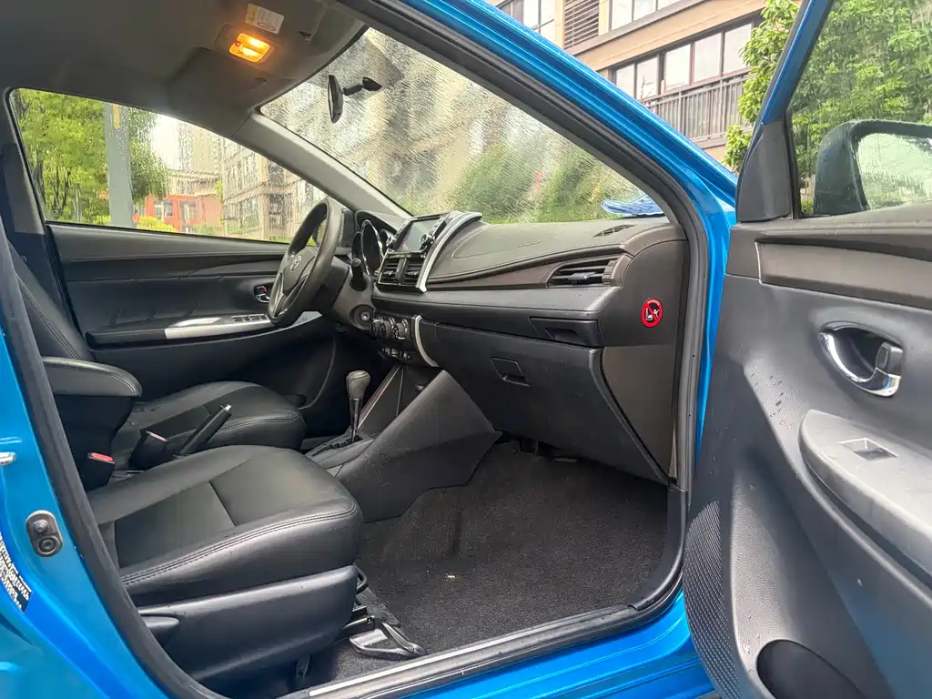 Toyota Yaris L 2016 — фото 9