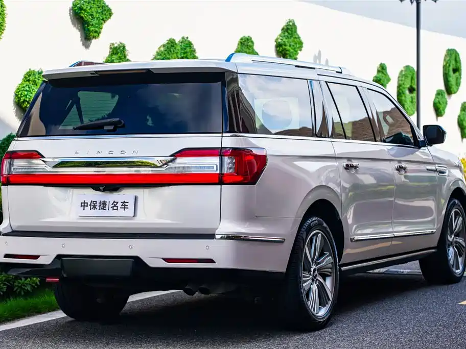 Lincoln Navigator 2018 — фото 20