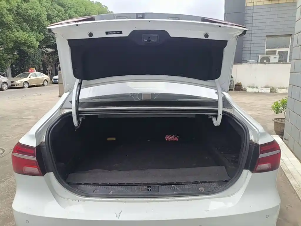 Roewe i6 New Energy 2020 — фото 15