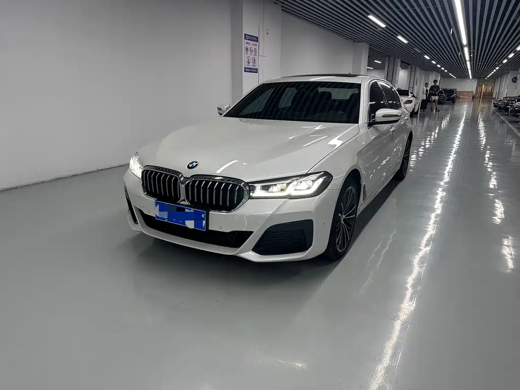 BMW 5 Series 2022 — фото 1