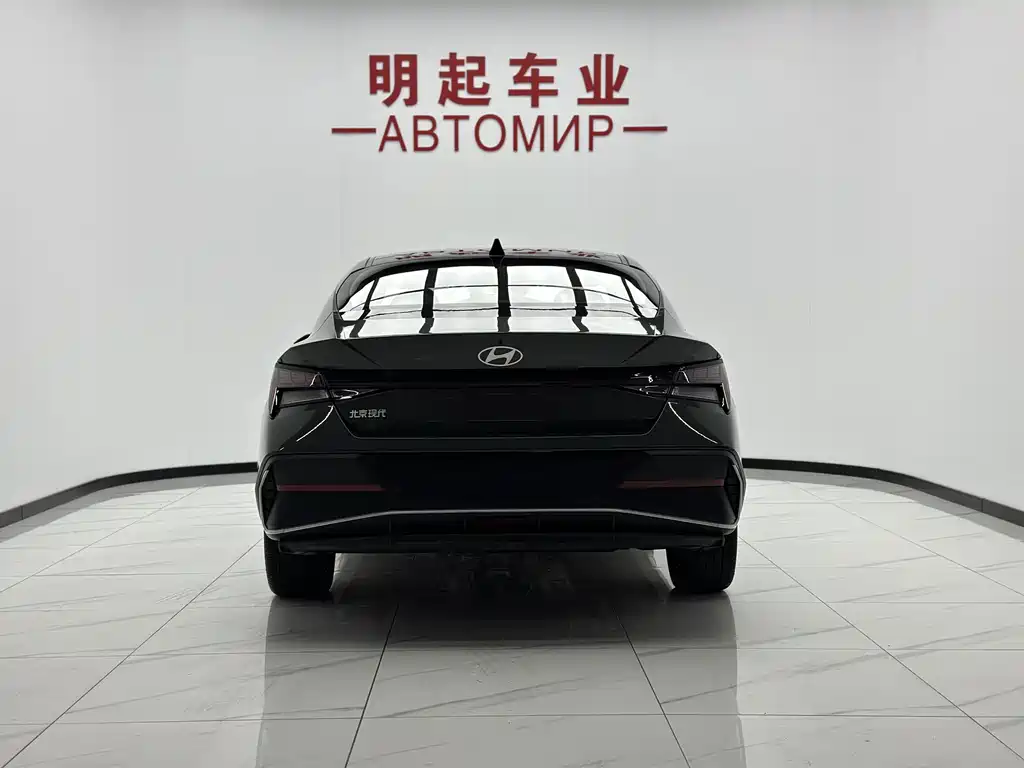 Hyundai Elantra 2023 — фото 10
