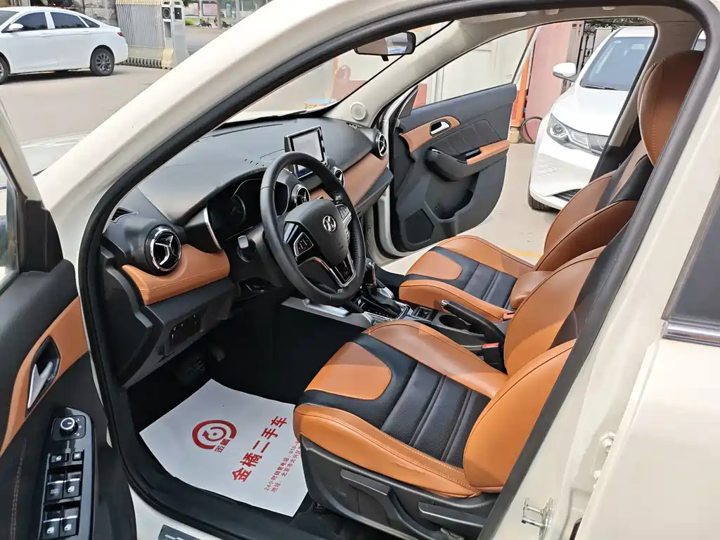 BAIC Shenbao X35 2018 — фото 12