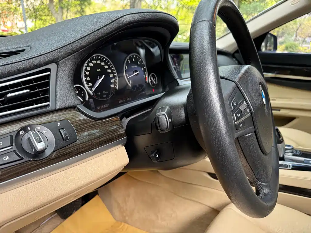 BMW 7 Series 2013 — фото 24