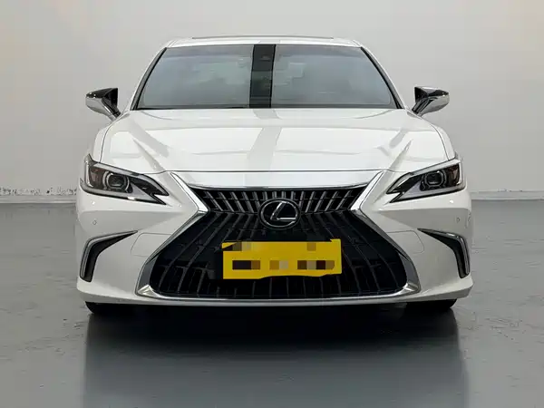 Lexus ES 2024