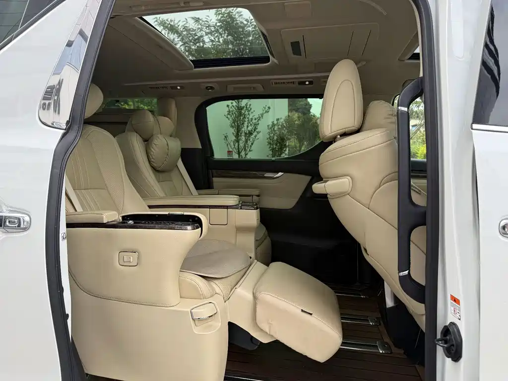 Toyota Vellfire 2023 — фото 4