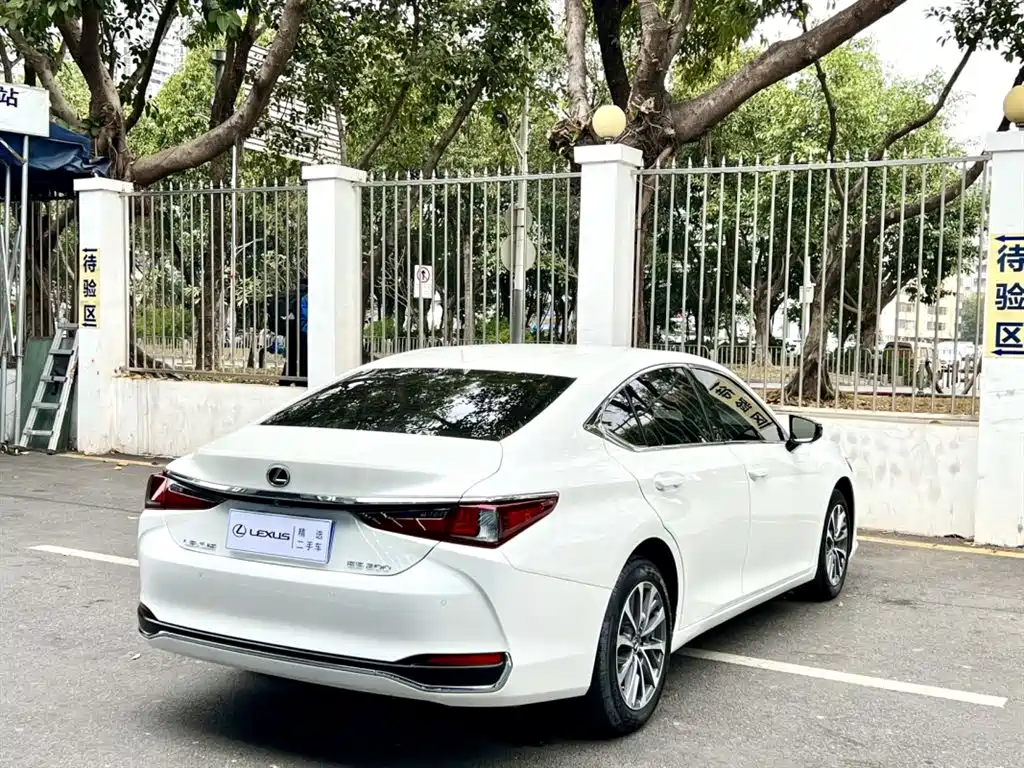 Lexus ES 2024 — фото 7