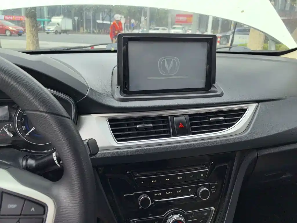Changan V7 2015