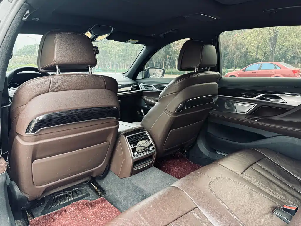 BMW 7 Series 2017 — фото 18