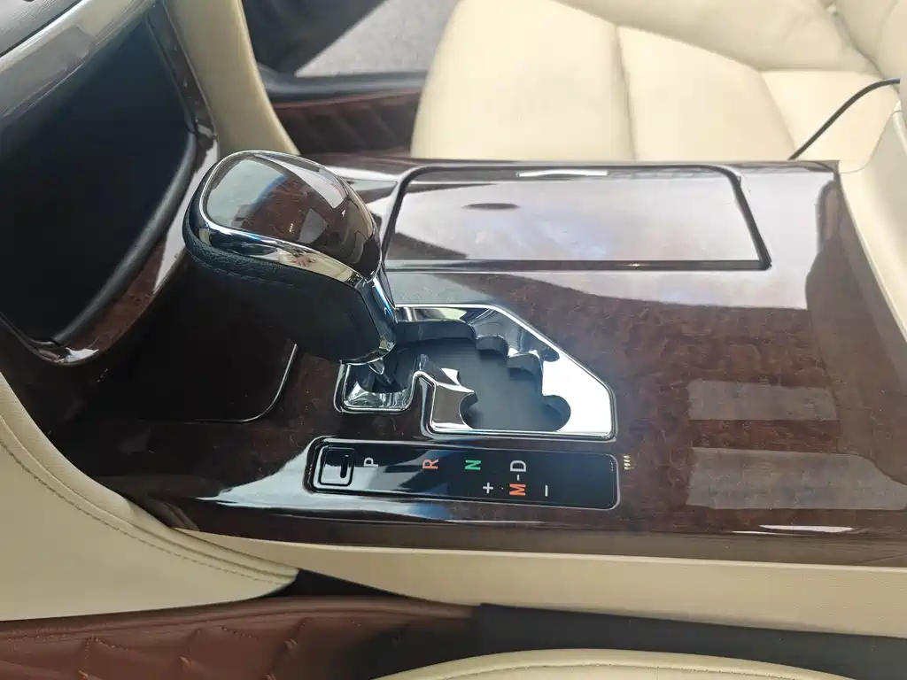 Toyota Crown 2018 — фото 10