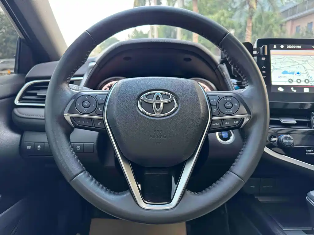 Toyota Camry 2023 — фото 11