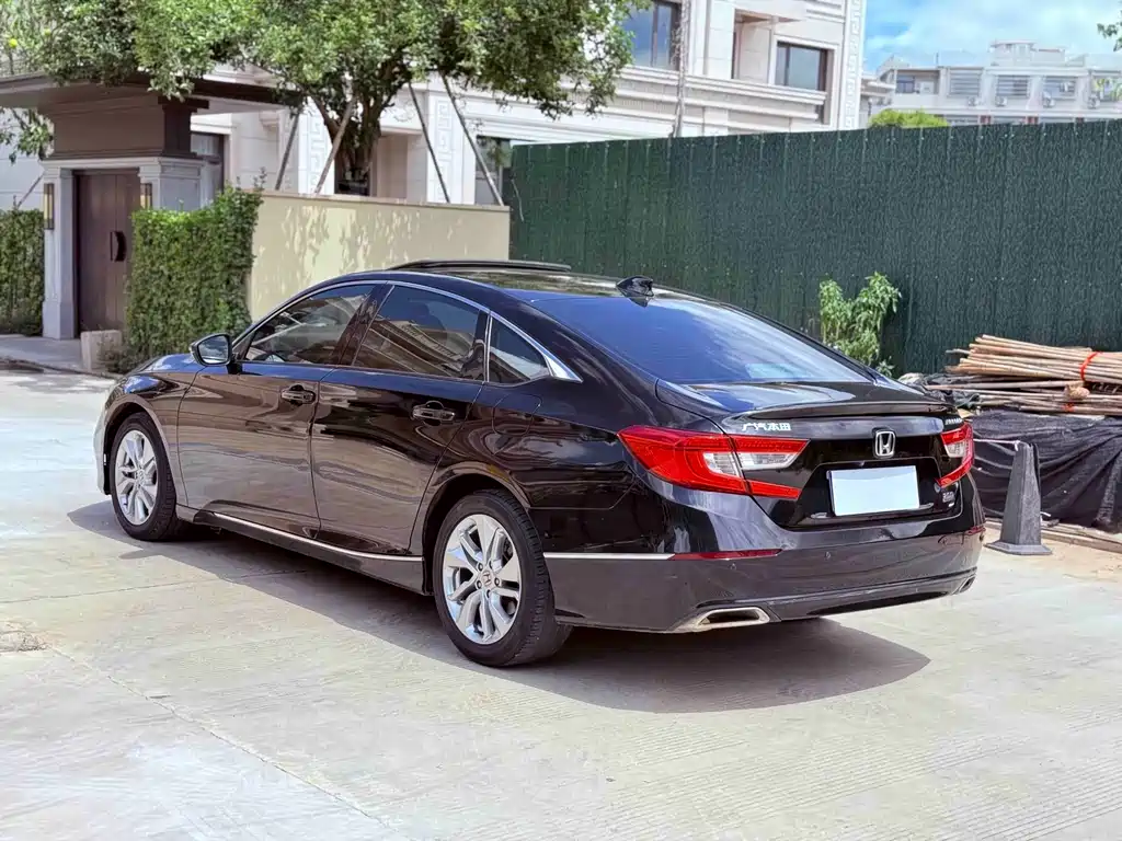 Honda Accord 2018 — фото 7