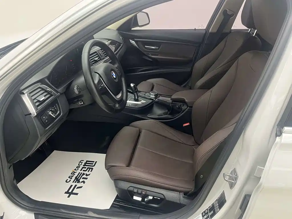 BMW 3 Series 2018 — фото 14
