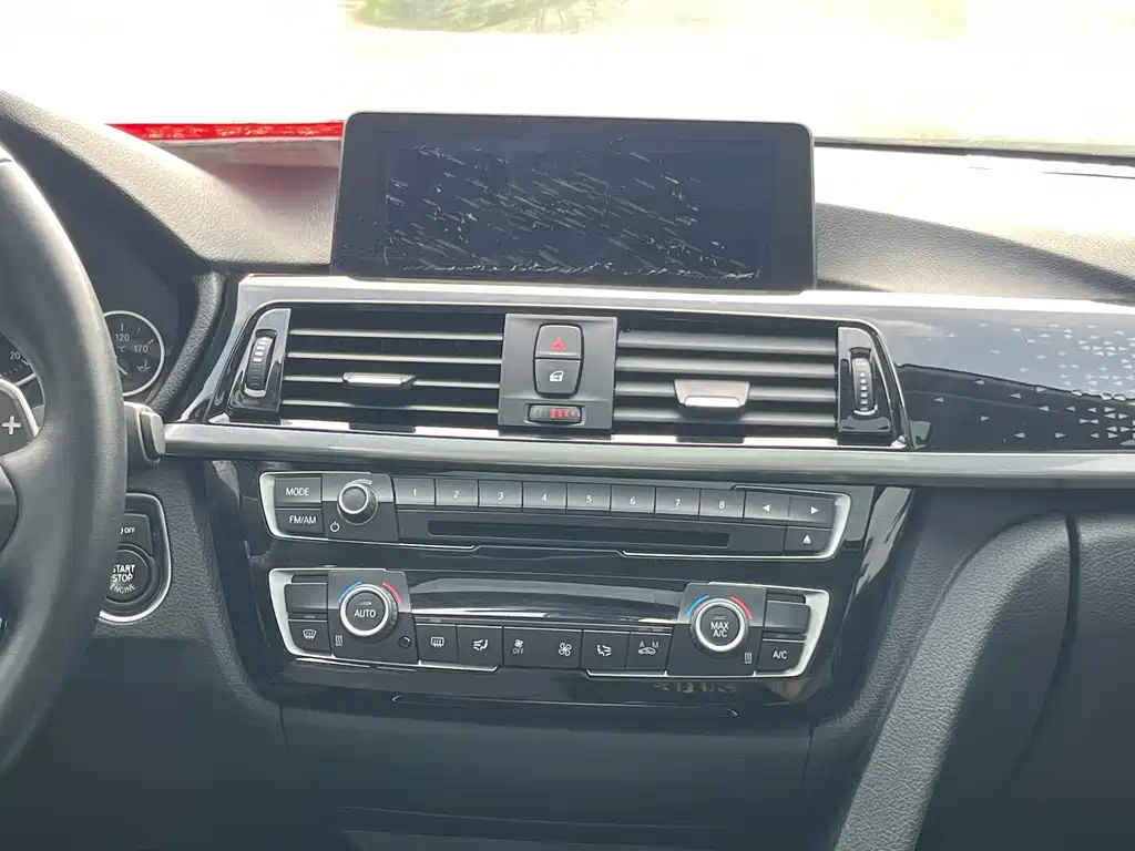 BMW 3 Series 2017 — фото 15