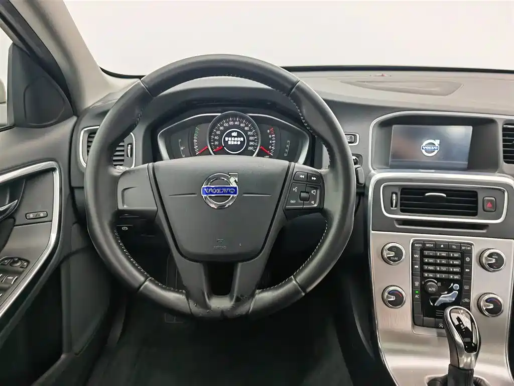 Volvo S60 2016 — фото 11