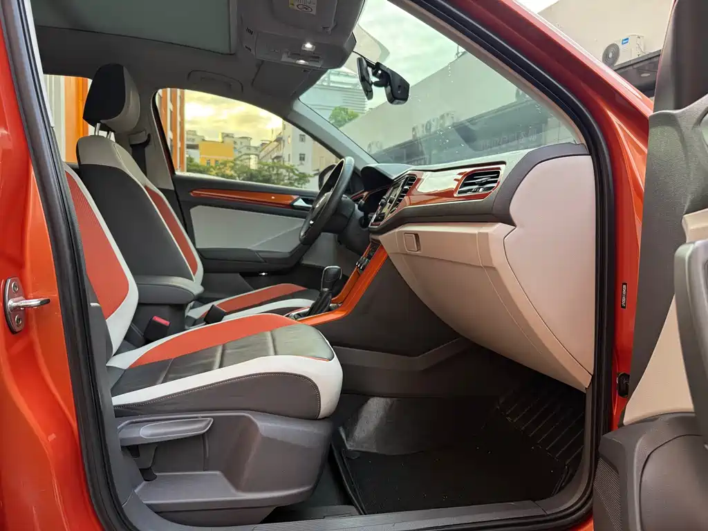 Volkswagen T-Roc 2018 — фото 24