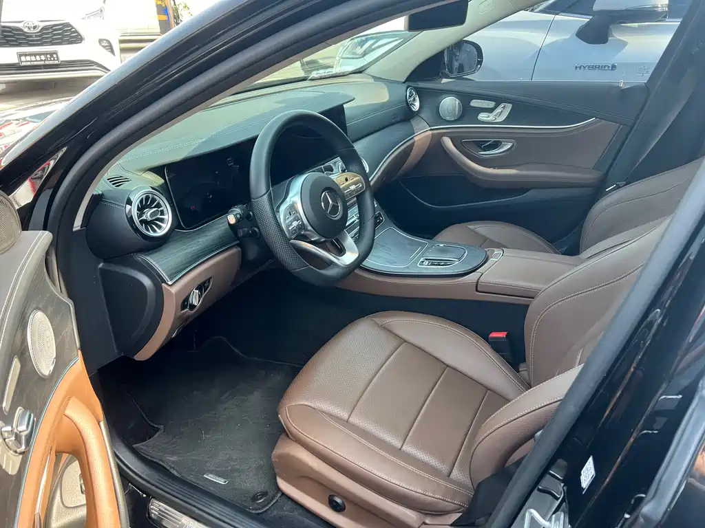Mercedes-Benz E-Class 2020 — фото 9