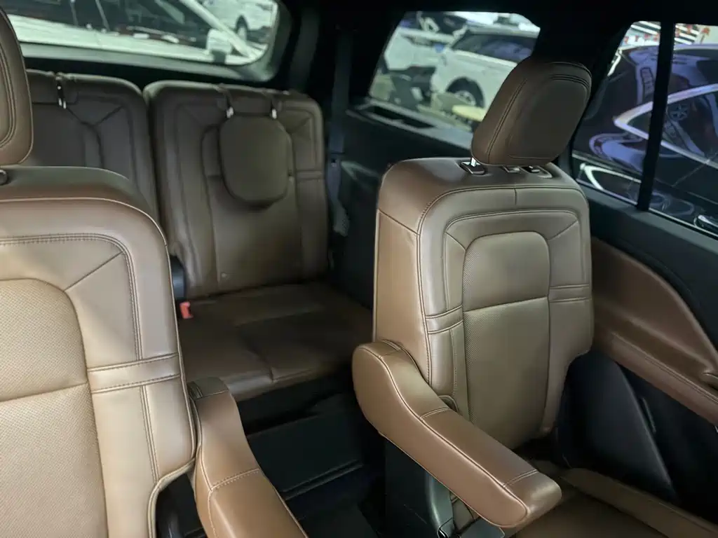 Lincoln Aviator 2022 — фото 11