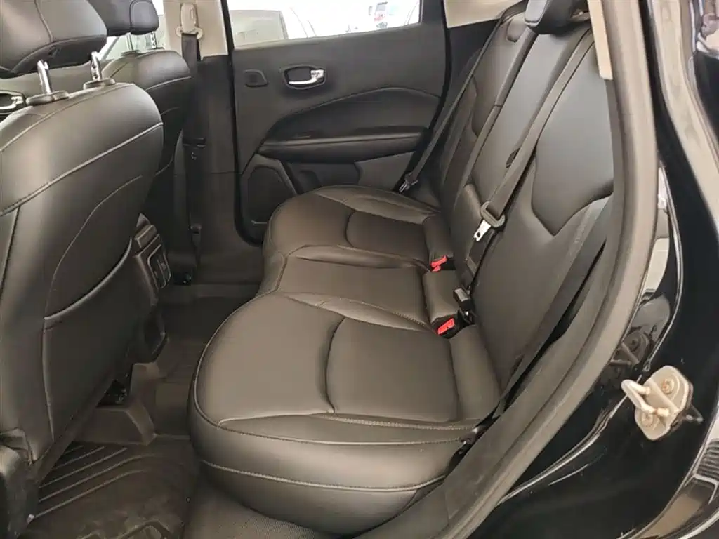 Jeep Compass 2017 — фото 17