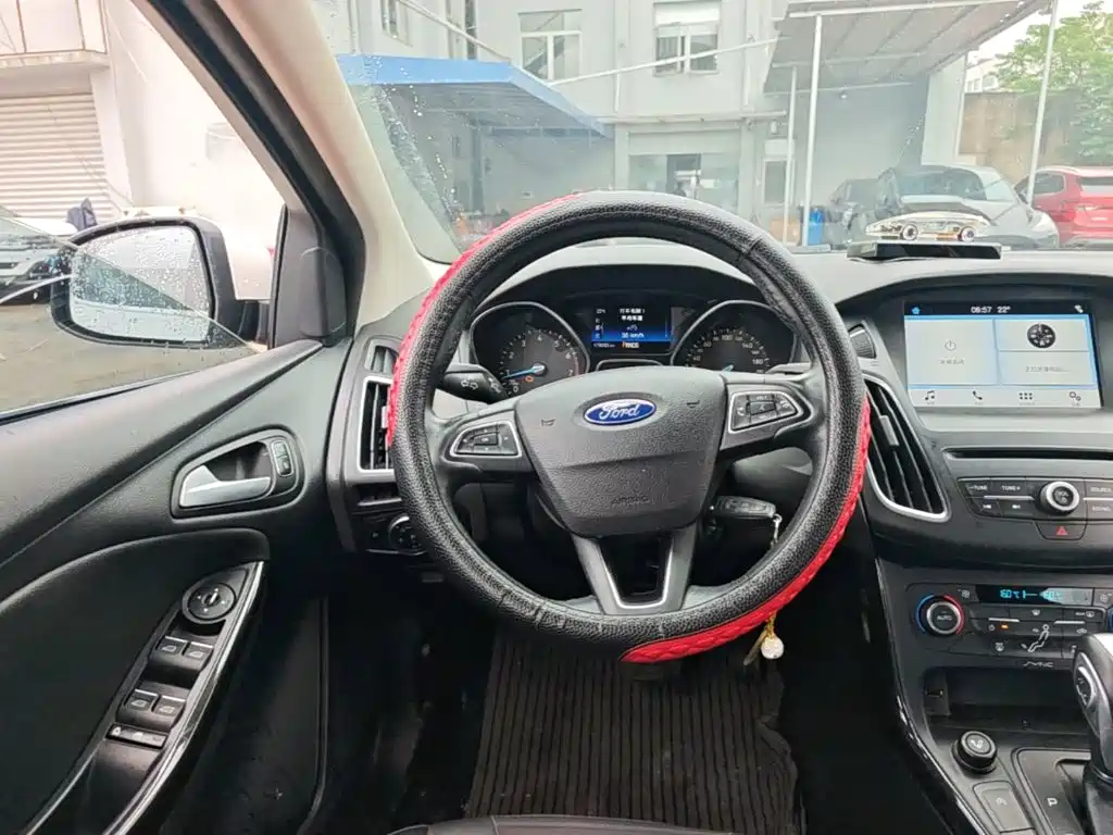 Ford Focus 2016 — фото 17