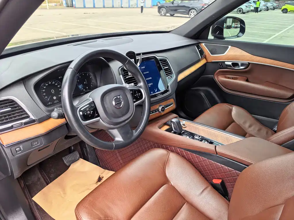 Volvo XC90 2020 — фото 13