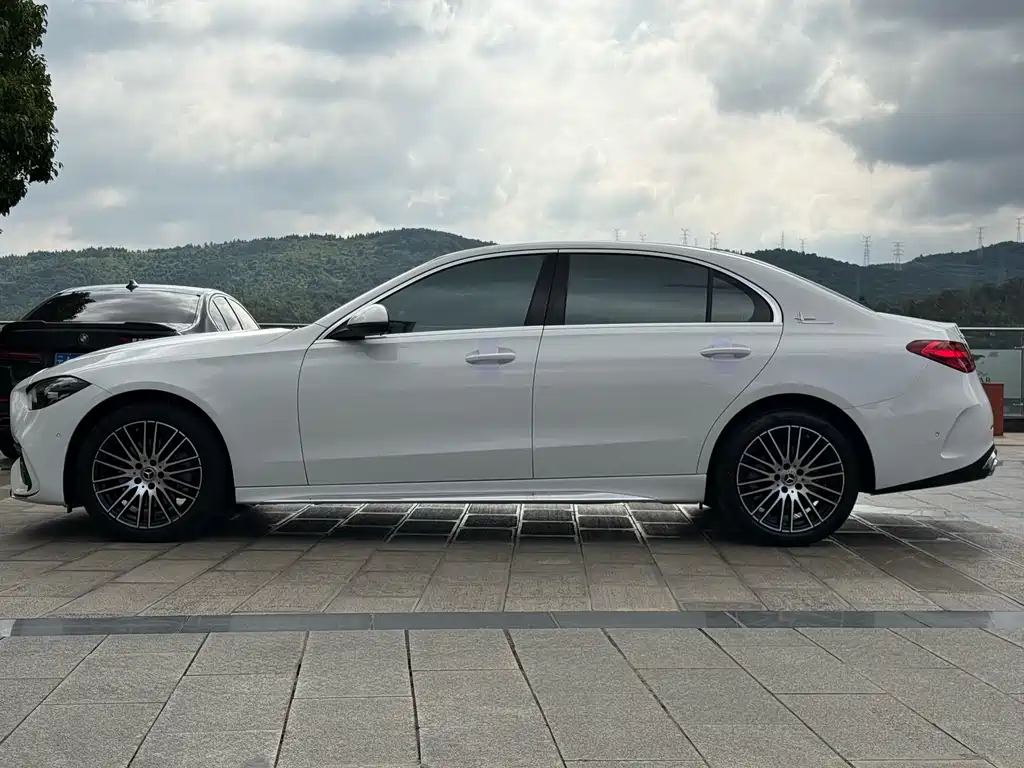 Mercedes-Benz C-Class 2023 — фото 34