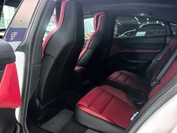 Porsche Taycan 2023