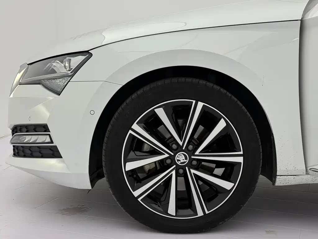 Skoda Superb 2023 — фото 20