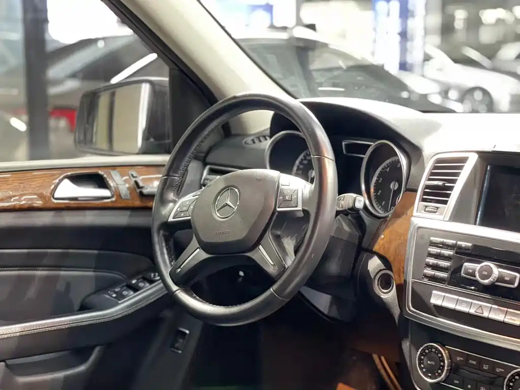 Mercedes-Benz M-Class 2015 — фото 20