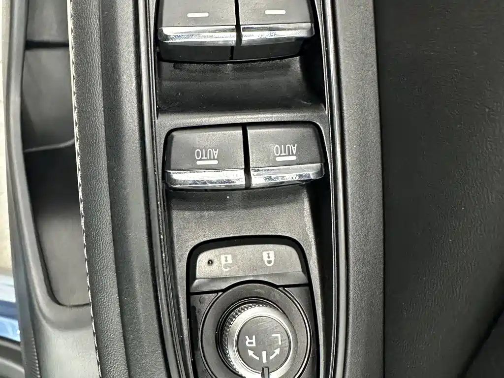 Subaru Forester 2022 — фото 11