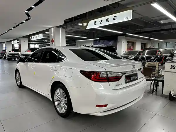 Lexus ES 2017