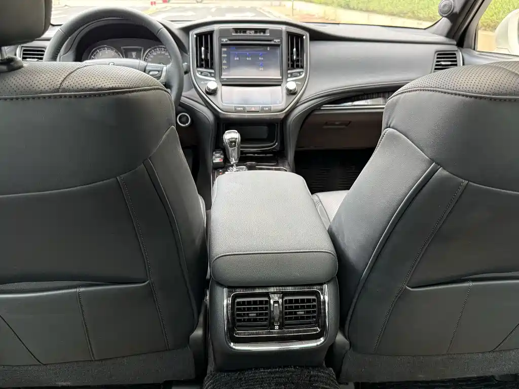 Toyota Crown 2015 — фото 15
