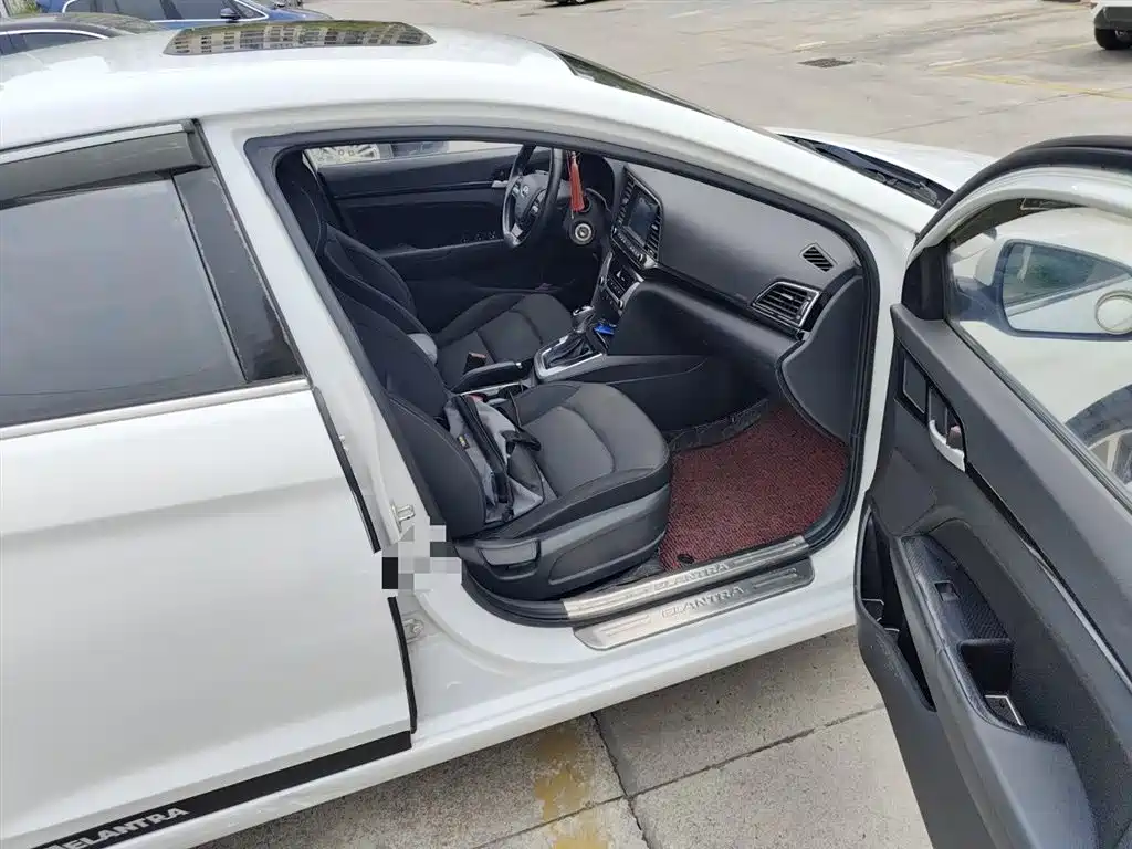 Hyundai Elantra 2018 — фото 19
