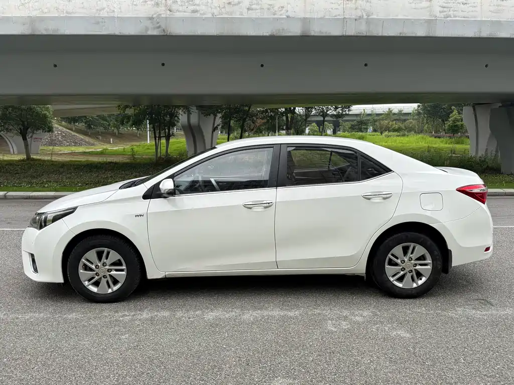 Toyota Corolla 2015 — фото 3