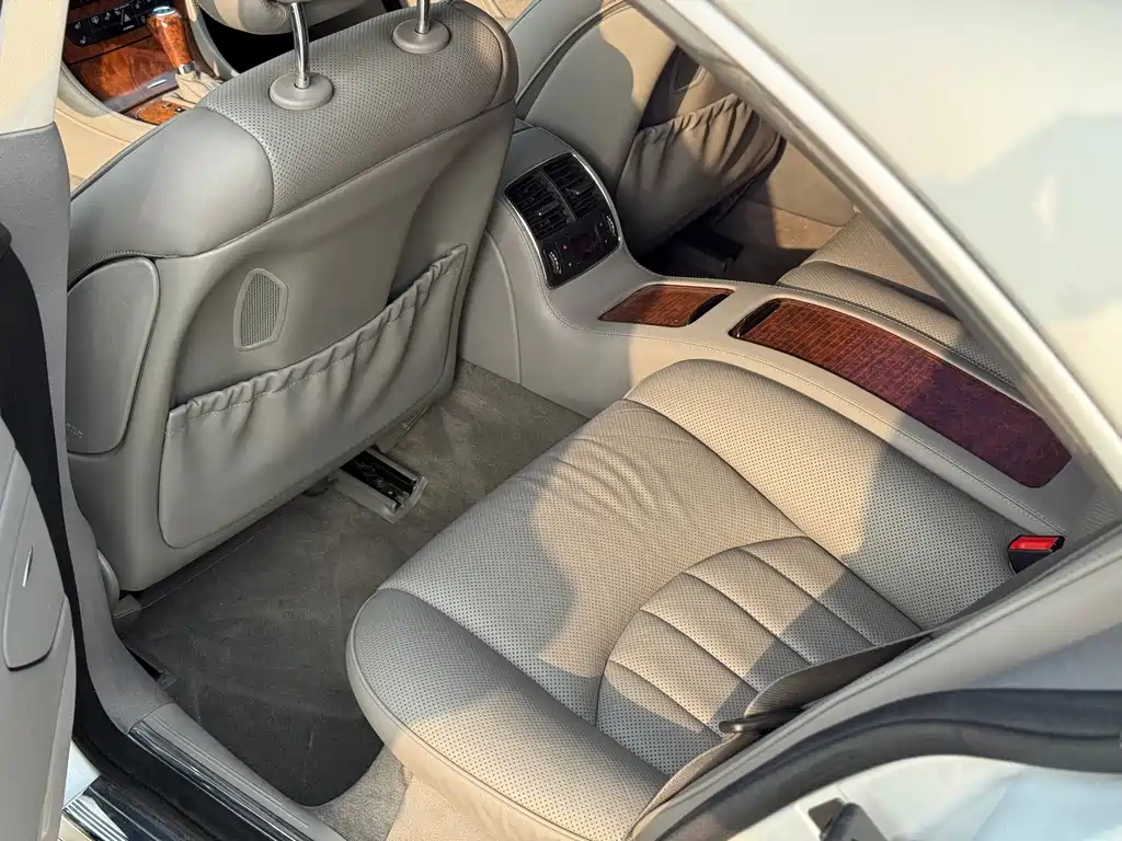 Mercedes-Benz CLS 2005 — фото 12