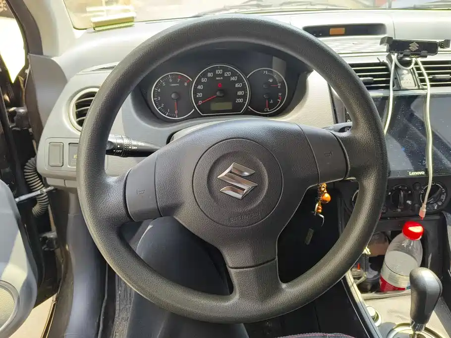 Suzuki Swift 2015 — фото 15