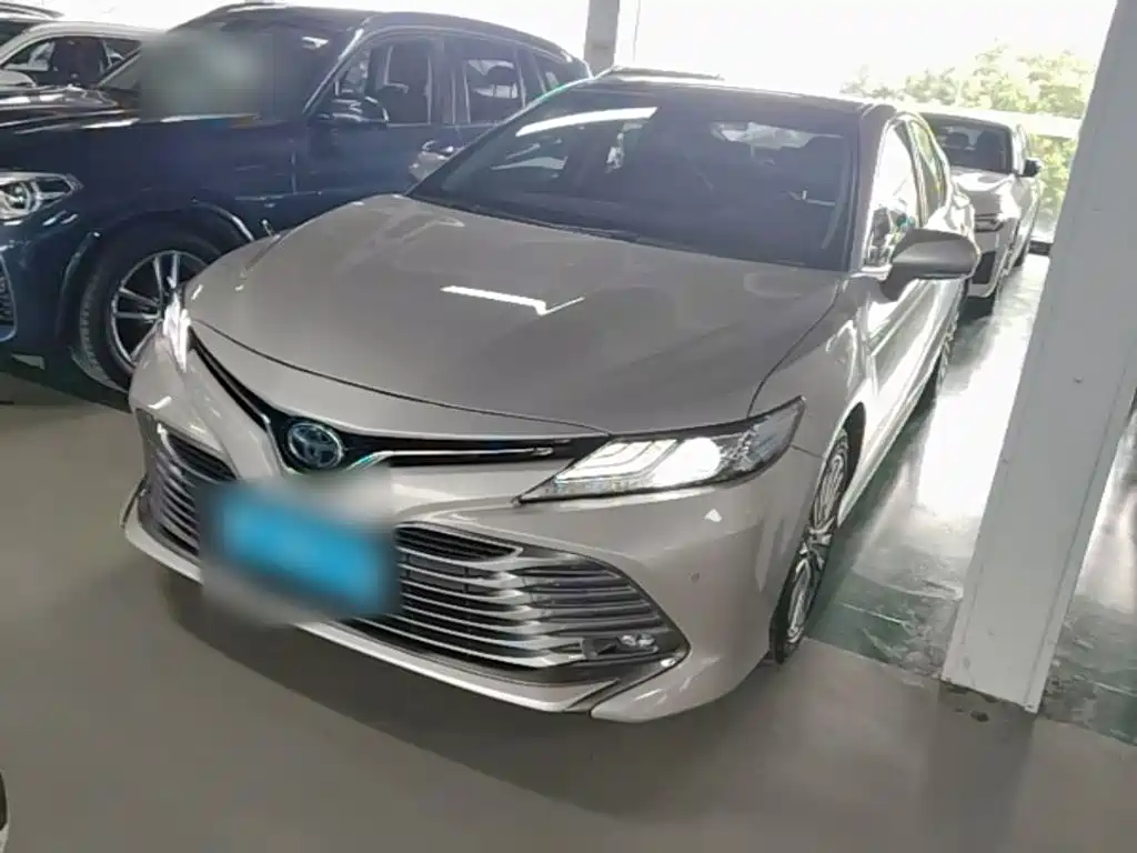 Toyota Camry 2019 — фото 2