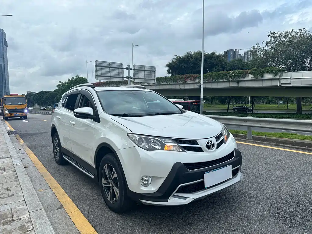 Toyota RAV4 2016 — фото 3