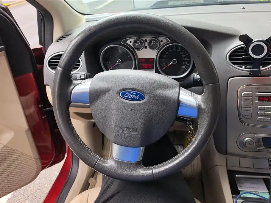 Ford Focus 2014 — фото 15