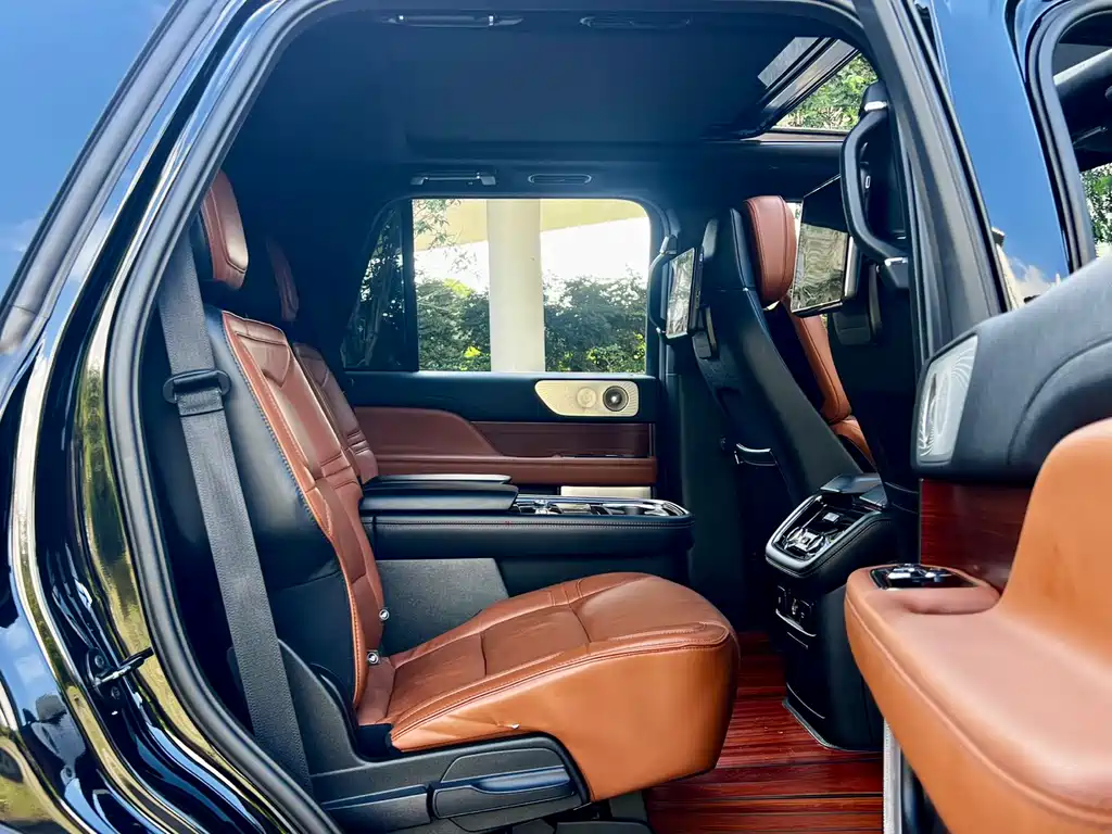 Lincoln Navigator 2020 — фото 17
