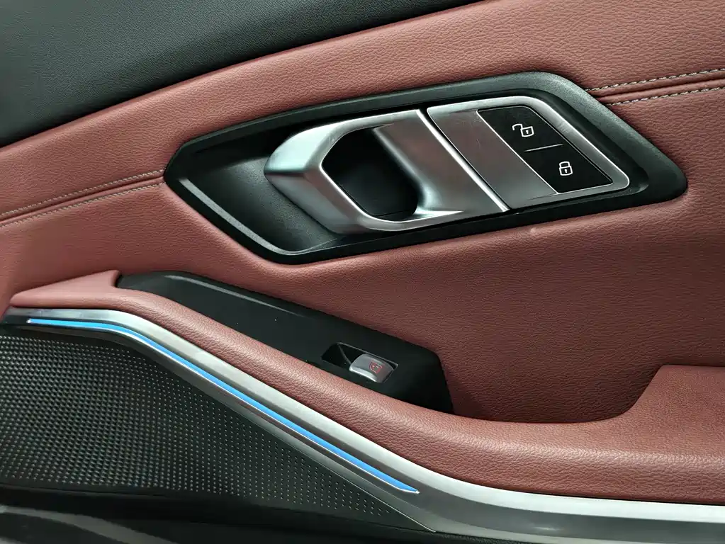 BMW 3 Series 2024 — фото 18