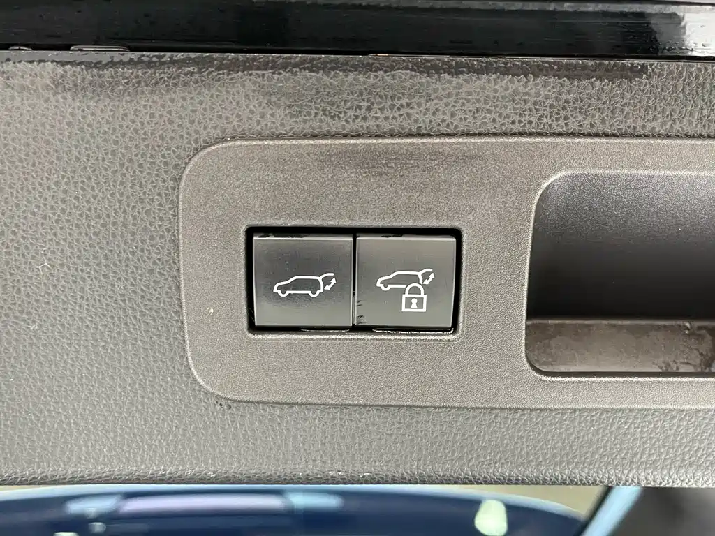 Lexus LX 2023 — фото 18