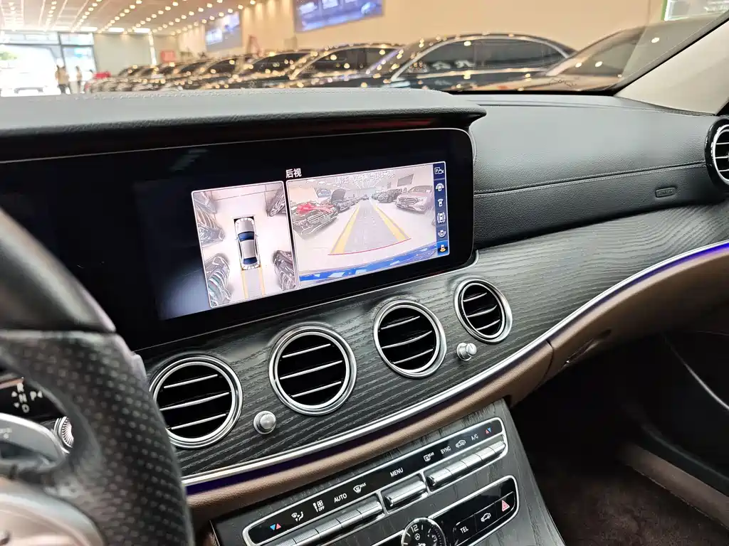 Mercedes-Benz E-Class 2019 — фото 13