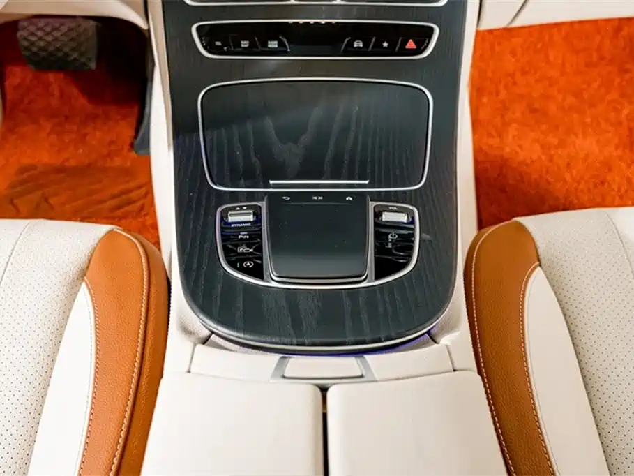 Mercedes-Benz E-Class 2023 — фото 16