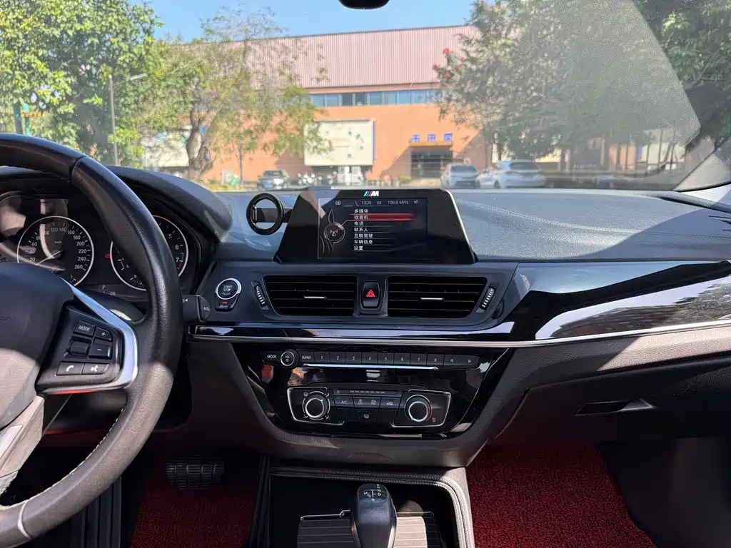 BMW 1 Series 2017 — фото 12