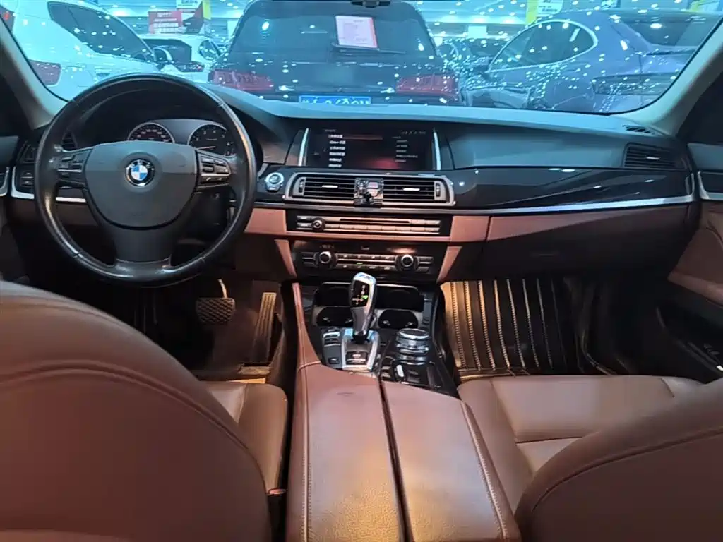 BMW 5 Series 2015 — фото 10