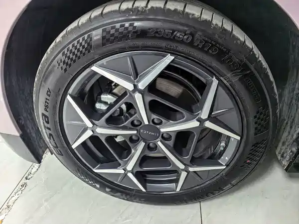 Lynk & Co Z20 2025