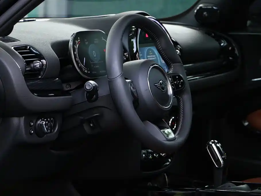 MINI Clubman 2021 — фото 16